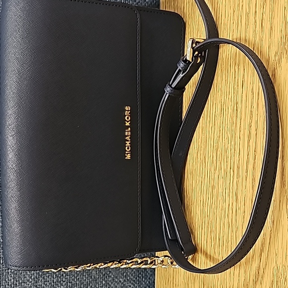 2 Michael Kors bags - Picture 2 of 2